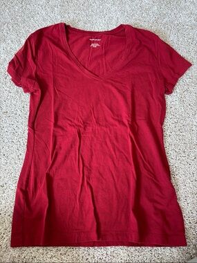 Banana Republic Women's Red V-Neck Short Sleeve Tee